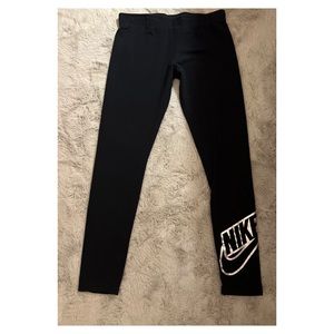 NIKE CROPPED elastic waist pant. Size large.